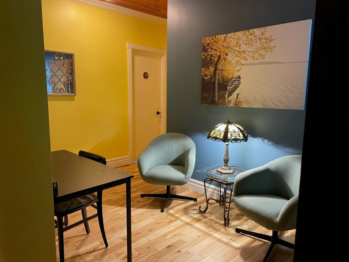 Auberge Les Deux Tours Saguenay Exterior photo